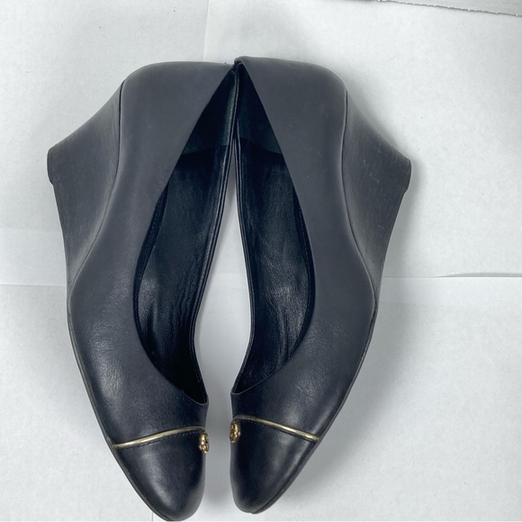 Tory Burch Women's Black Leather Cap Toe Wedge Pumps Gold Logo Tory Size 7.5M - Picture 8 of 11